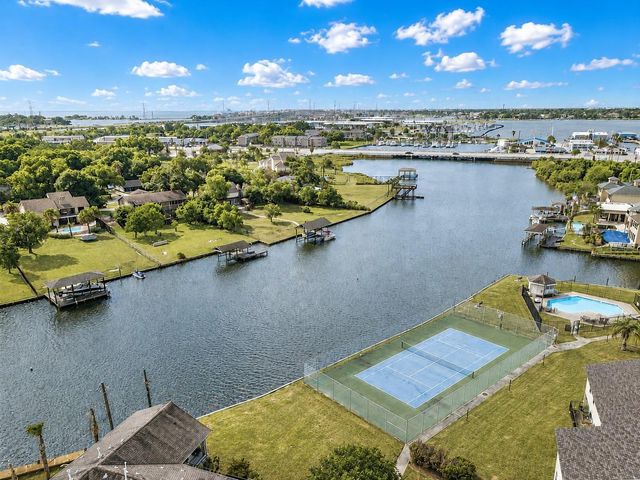 2020 Harbour Drive, Seabrook, TX 77586