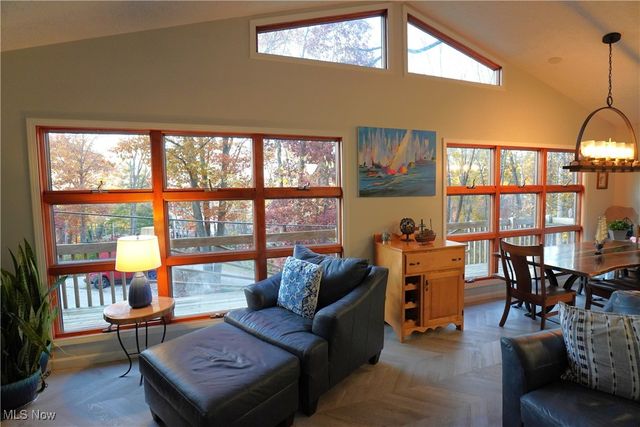 2319 Camille Road SW, Sherrodsville, OH 44675