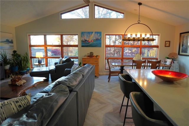 2319 Camille Road SW, Sherrodsville, OH 44675