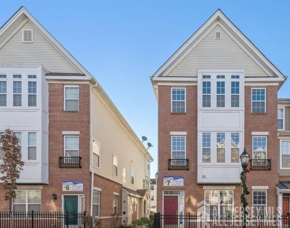 24 Roosevelt Avenue B, Carteret, NJ 07008