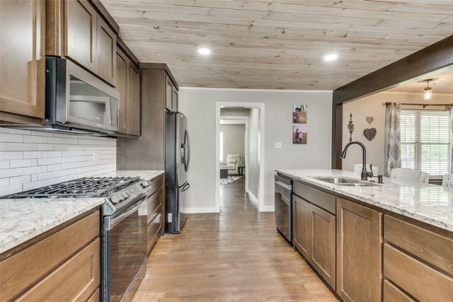 213 S Busby Street, Tioga, TX 76271