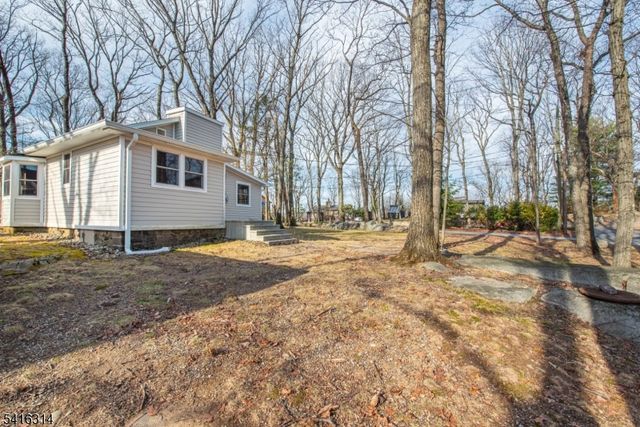 18 Oak Ln M, Montville Twp., NJ 07045