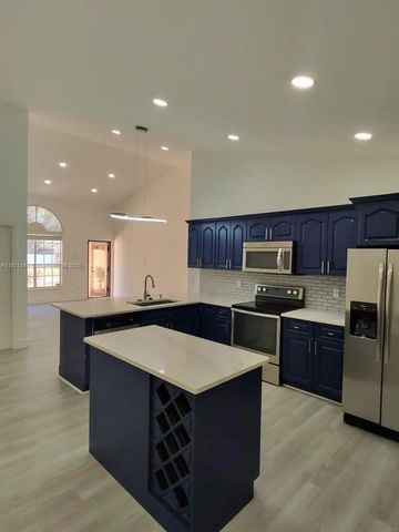 1430 SW 85th Ter, Pembroke Pines, FL 33025