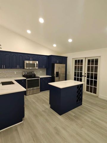 1430 SW 85th Ter, Pembroke Pines, FL 33025