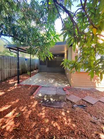 1430 SW 85th Ter, Pembroke Pines, FL 33025