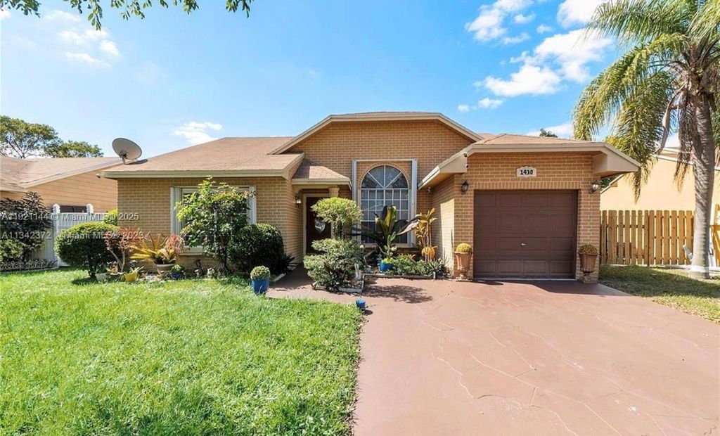1430 SW 85th Ter, Pembroke Pines, FL 33025