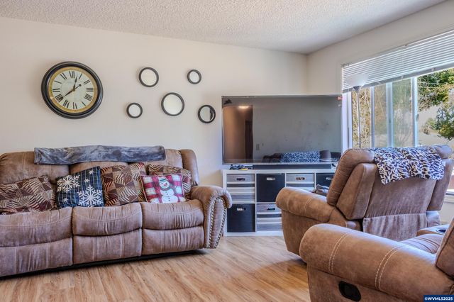 304 Boone Rd SE, Salem, OR 97306