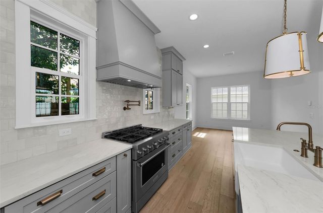 2550 DARTMOUTH AVENUE N, St Petersburg, FL 33713