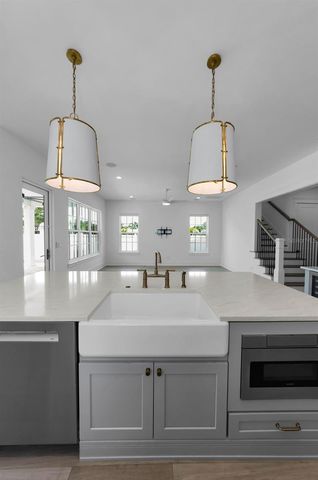 2550 DARTMOUTH AVENUE N, St Petersburg, FL 33713