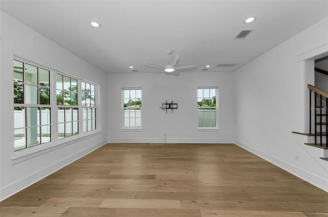 2550 DARTMOUTH AVENUE N, St Petersburg, FL 33713