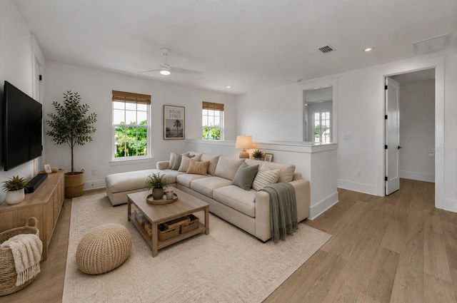 2550 DARTMOUTH AVENUE N, St Petersburg, FL 33713