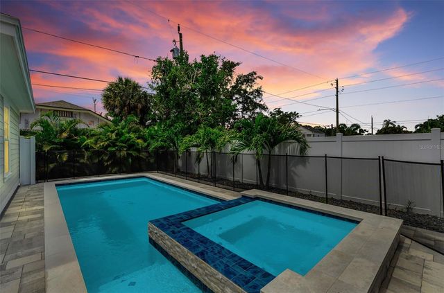 2550 DARTMOUTH AVENUE N, St Petersburg, FL 33713