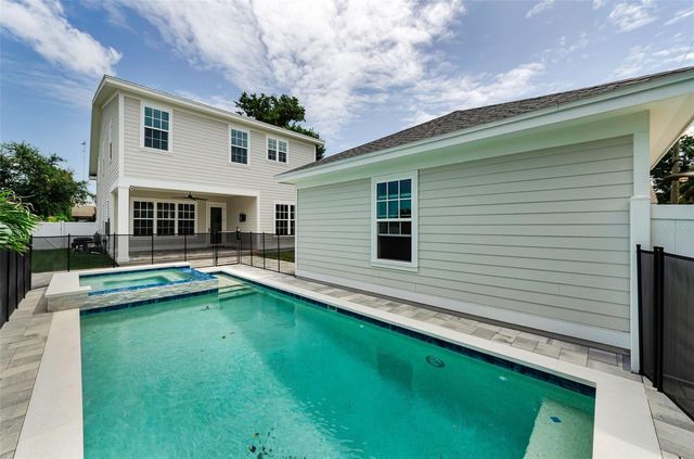 2550 DARTMOUTH AVENUE N, St Petersburg, FL 33713