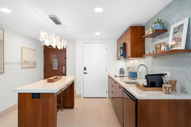 6801 Collins Avenue DOOR 606, Miami Beach, FL 33141