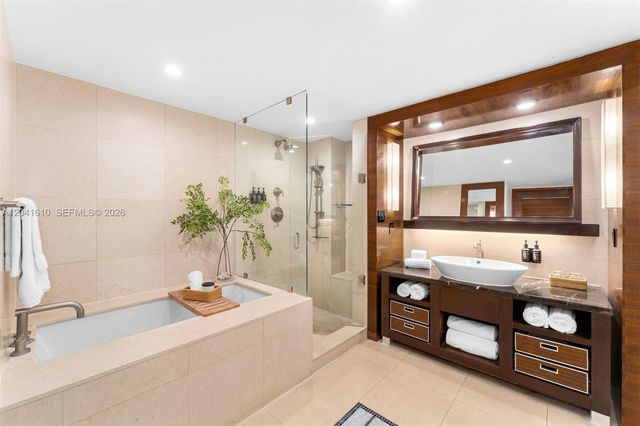 6801 Collins Avenue DOOR 606, Miami Beach, FL 33141