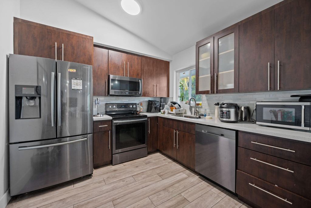 6530 HAYES Street, Hollywood, FL 33024