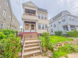180 Hobson St, Newark City, NJ 07112