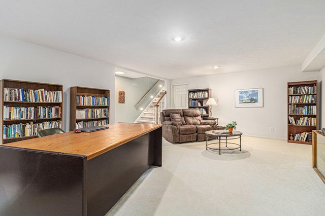 2031 N Cross Creek Drive Se, City Of Grand Rapids, MI 49508