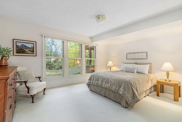 2031 N Cross Creek Drive Se, City Of Grand Rapids, MI 49508