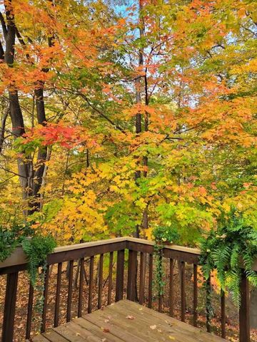 2031 N Cross Creek Drive Se, City Of Grand Rapids, MI 49508