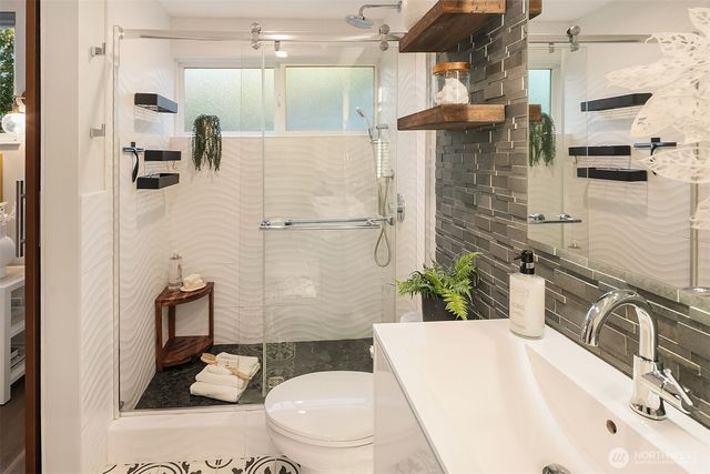 11820 NE 145th Street, Kirkland, WA 98034