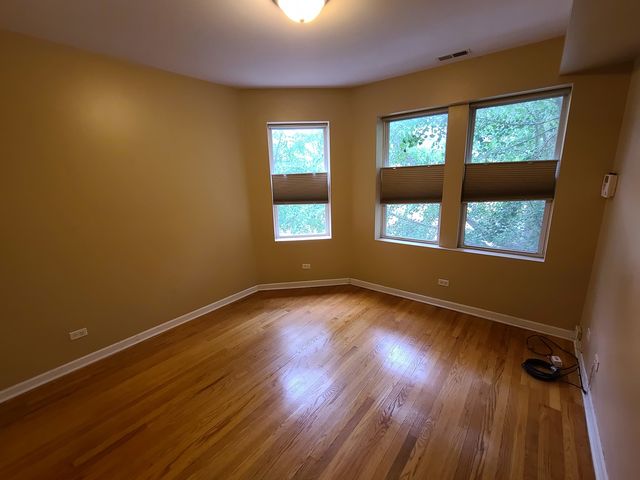2318 W ROSEMONT Avenue 2, Chicago, IL 60659