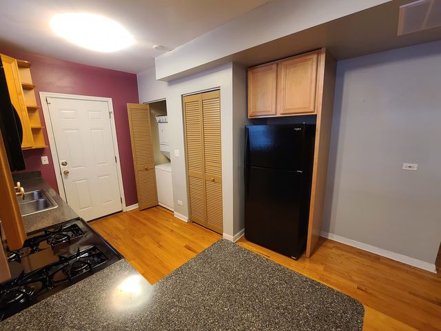 2318 W ROSEMONT Avenue 2, Chicago, IL 60659