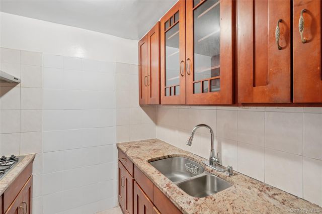 86-04 Grand Ave 2D, Elmhurst, NY 11373