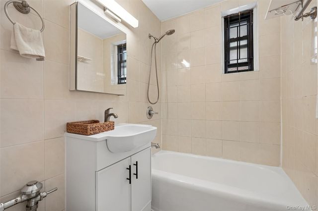 86-04 Grand Ave 2D, Elmhurst, NY 11373