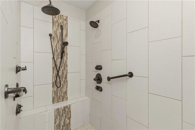 8279 Anchor Drive, Rogers, AR 72756
