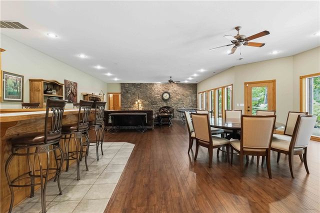 8279 Anchor Drive, Rogers, AR 72756