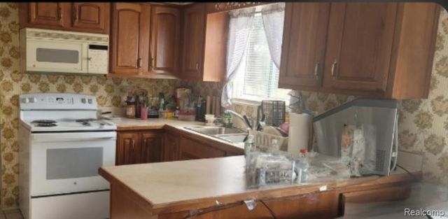 1014 Birchwood Drive, Flushing, MI 48433