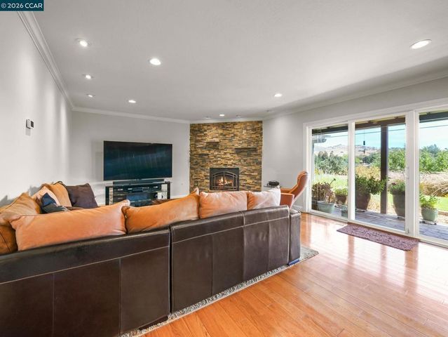 5900 High St, Clayton, CA 94517