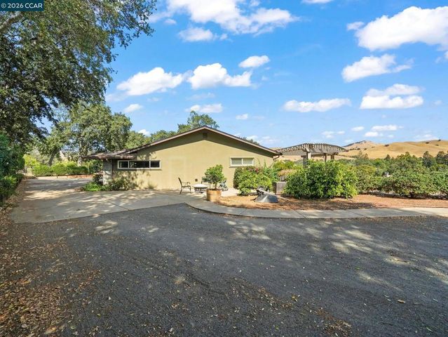 5900 High St, Clayton, CA 94517