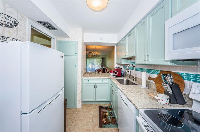 2117 LAKEWOOD CLUB DRIVE S 7K, St Petersburg, FL 33712