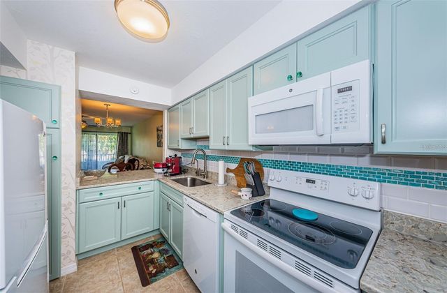 2117 LAKEWOOD CLUB DRIVE S 7K, St Petersburg, FL 33712