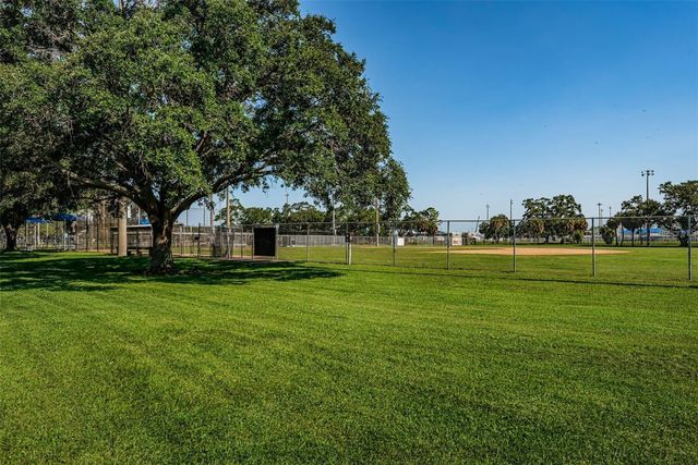 2117 LAKEWOOD CLUB DRIVE S 7K, St Petersburg, FL 33712