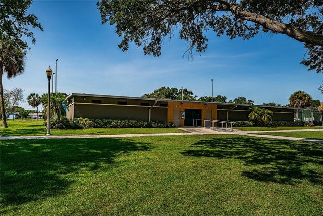 2117 LAKEWOOD CLUB DRIVE S 7K, St Petersburg, FL 33712