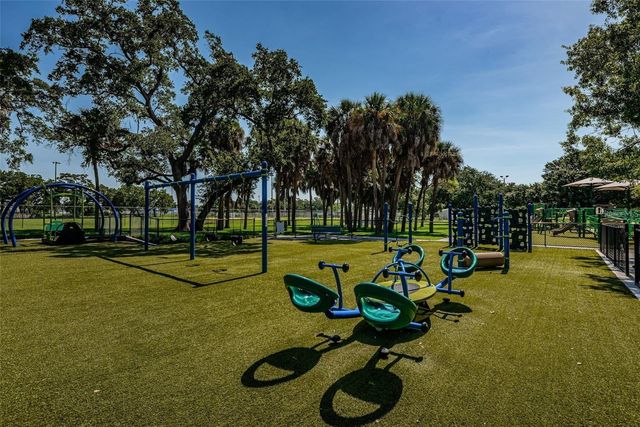 2117 LAKEWOOD CLUB DRIVE S 7K, St Petersburg, FL 33712