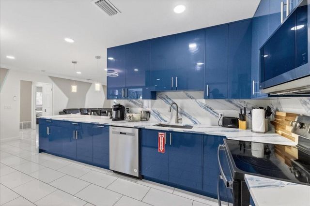 721 NW 36th Street, Oakland Park, FL 33309