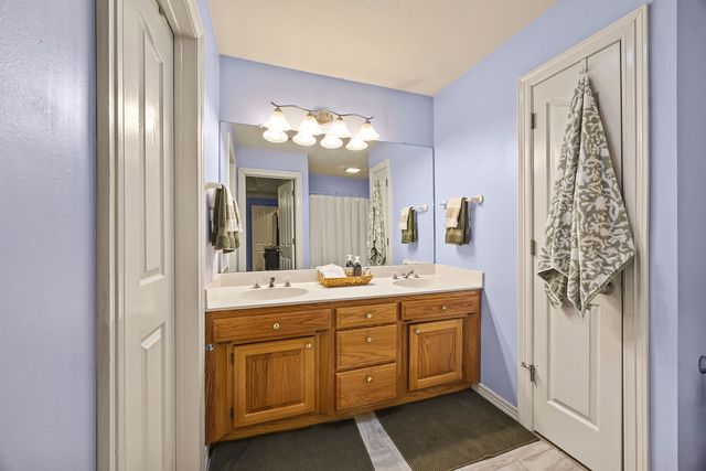 5588 E Country Ridge, Fayetteville, AR 72701
