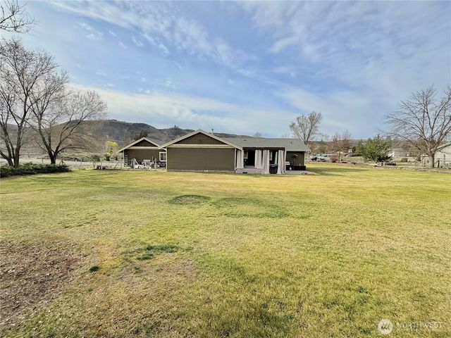 4 River Overlook Street, Omak, WA 98841