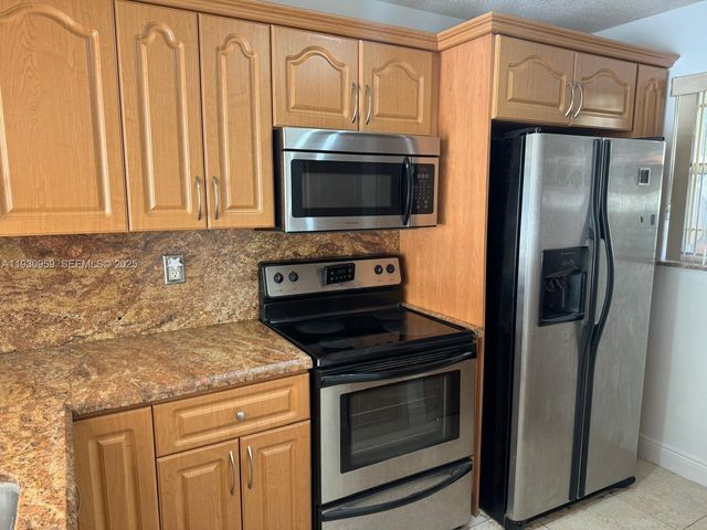 4525 W 20th Ave 118, Hialeah, FL 33012