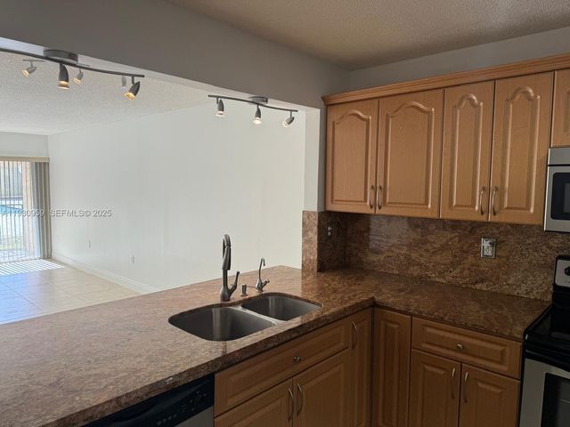 4525 W 20th Ave 118, Hialeah, FL 33012