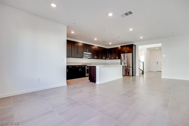 10472 Mountain Aster Avenue, Las Vegas, NV 89166