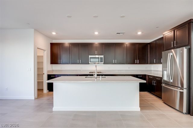 10472 Mountain Aster Avenue, Las Vegas, NV 89166