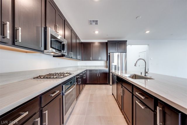 10472 Mountain Aster Avenue, Las Vegas, NV 89166