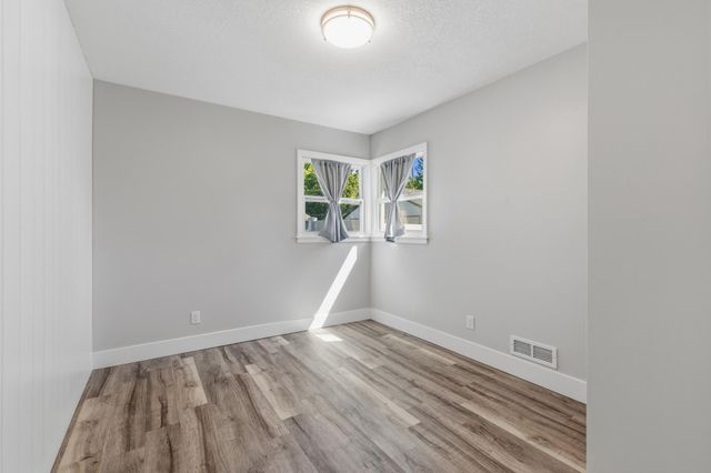 8509 10th Avenue S, Bloomington, MN 55420
