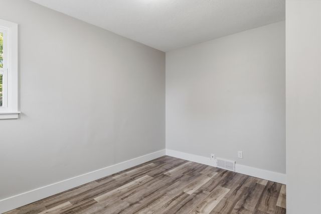 8509 10th Avenue S, Bloomington, MN 55420