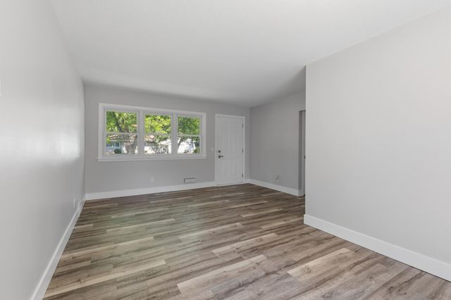 8509 10th Avenue S, Bloomington, MN 55420